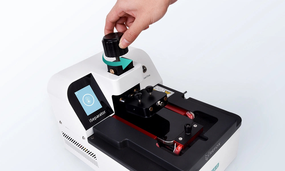 Hand interacting with a refox iseparator